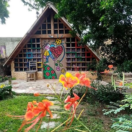 Kokrobite Gardens Restaurant And Guest House Bagian luar foto