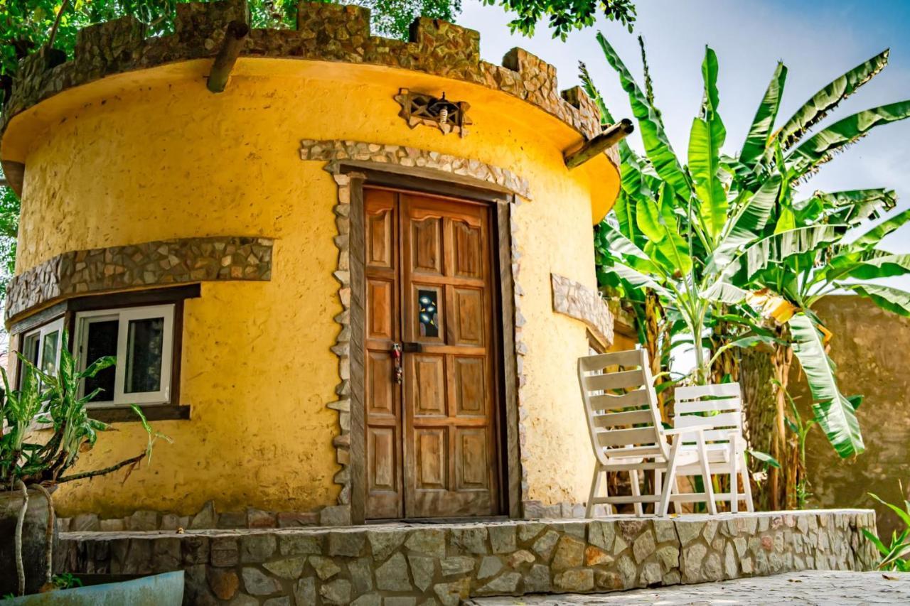 Kokrobite Gardens Restaurant And Guest House Bagian luar foto