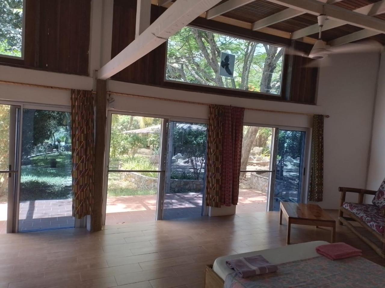Kokrobite Gardens Restaurant And Guest House Bagian luar foto