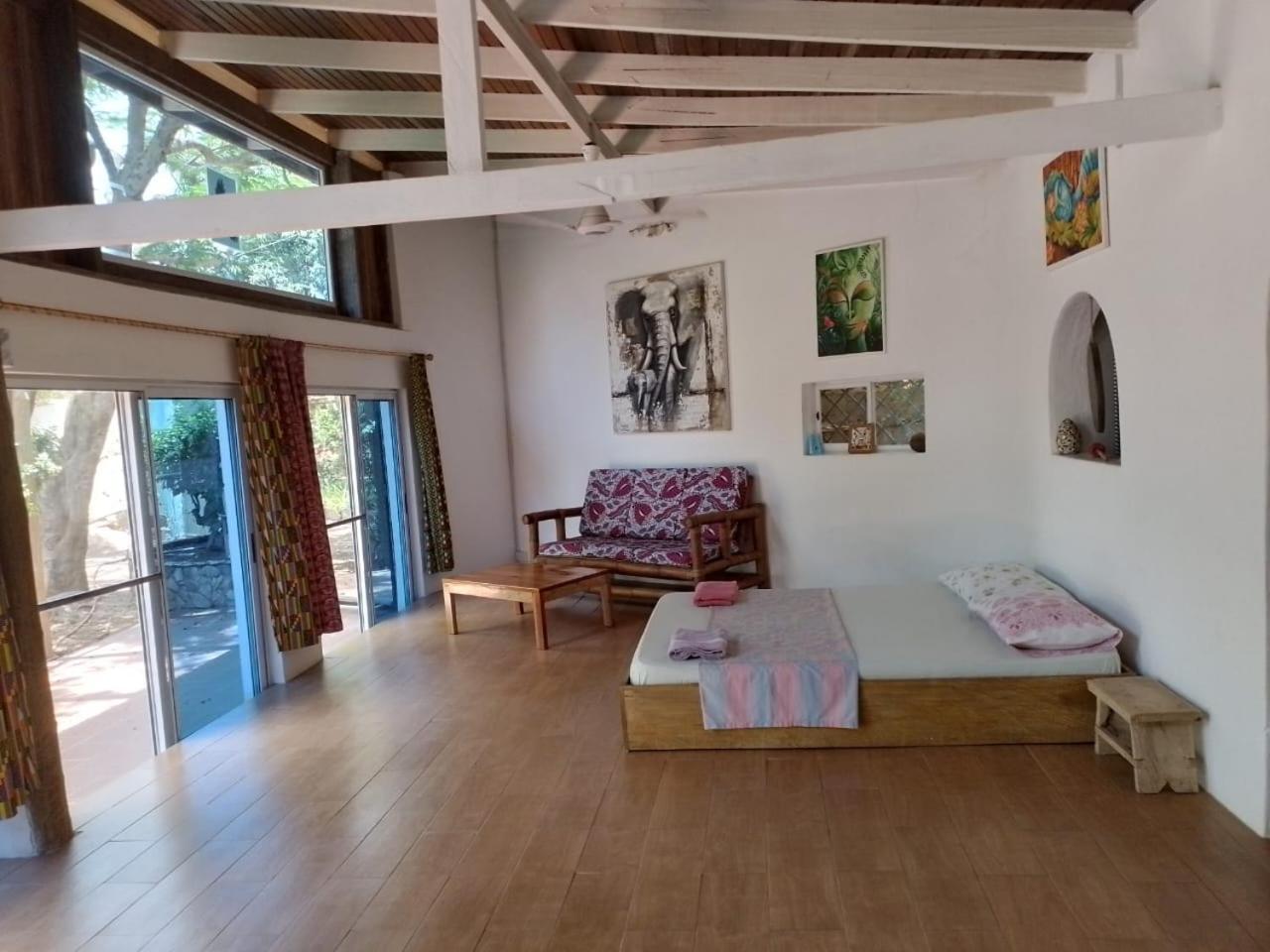 Kokrobite Gardens Restaurant And Guest House Bagian luar foto