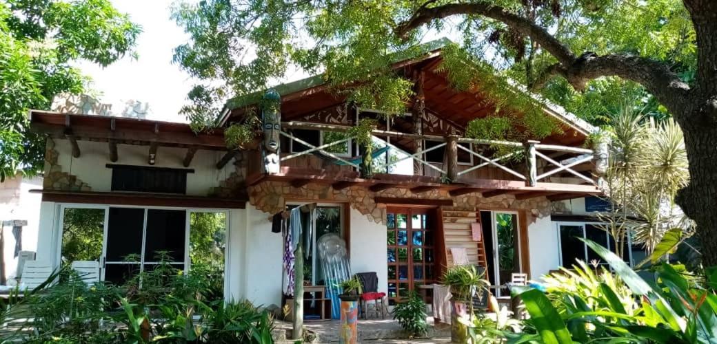 Kokrobite Gardens Restaurant And Guest House Bagian luar foto
